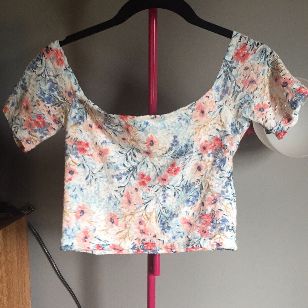 Hollister crop too